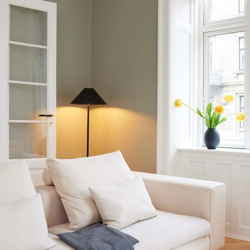 HYGGE - Lampadaire à abat-jour conique en métal, style contemporain et industriel