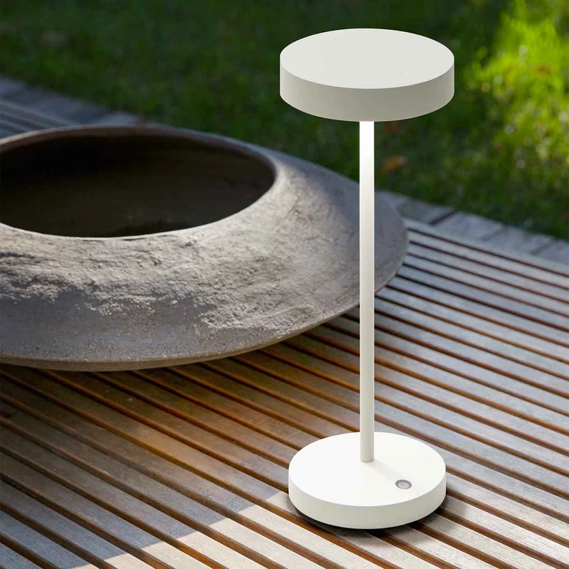 Toffee - Lampe à poser nomade en acier, style contemporain