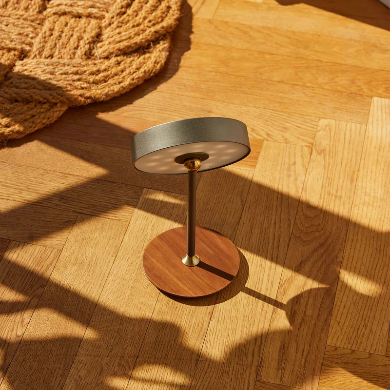 ON THE MOVE - Lampe nomade LED en métal et bois, style scandinave