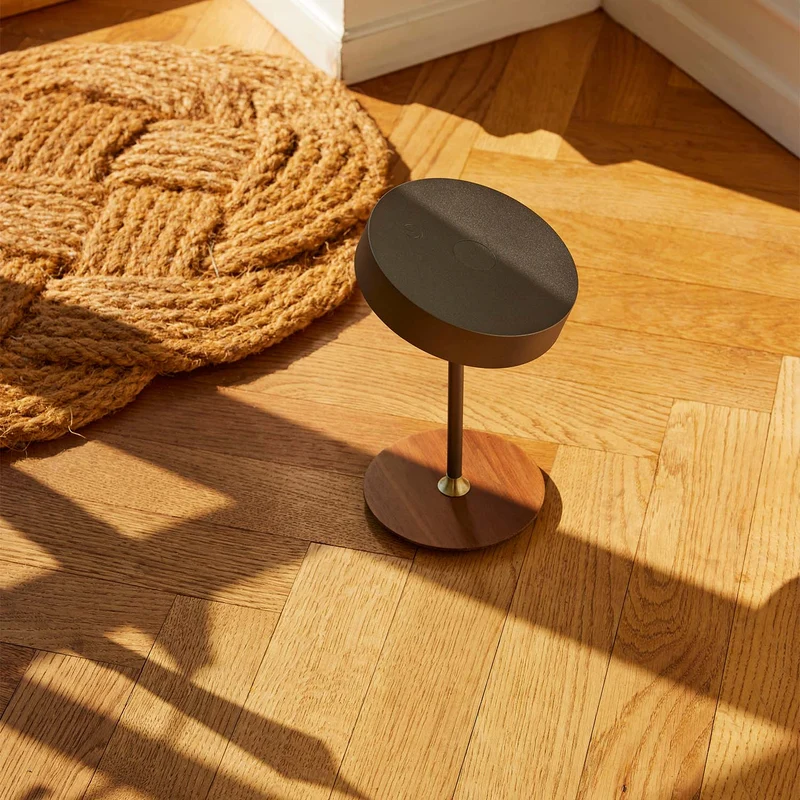 ON THE MOVE - Lampe nomade LED en métal et bois, style scandinave