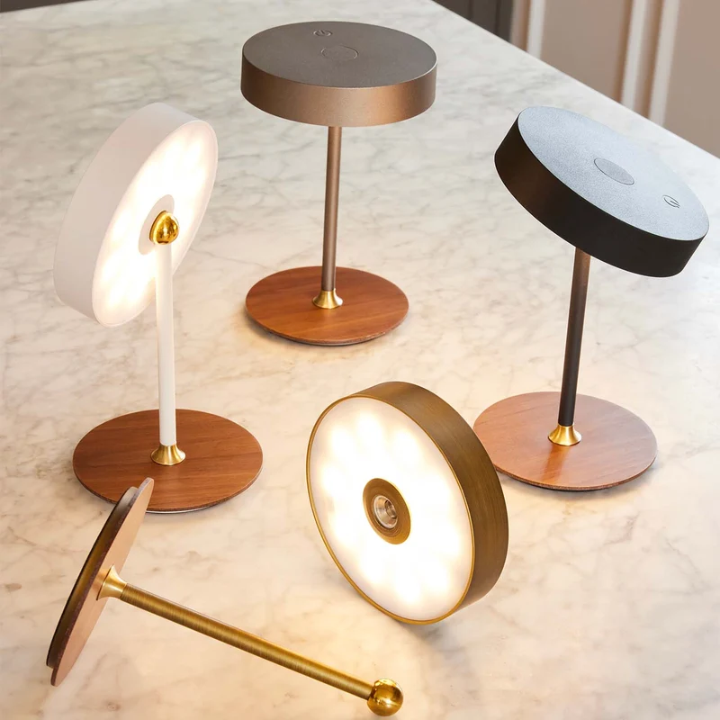ON THE MOVE - Lampe nomade LED en métal et bois, style scandinave