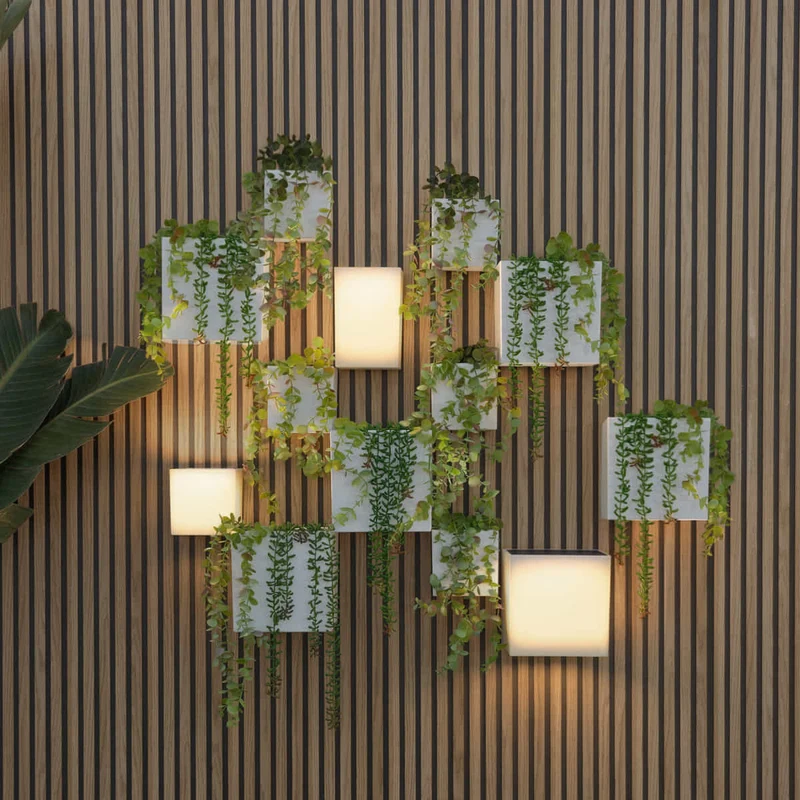 Pack Applique da Parete Solari WALLY + Vasi Verticali | Illuminazione e Giardino Verticale Sostenibile