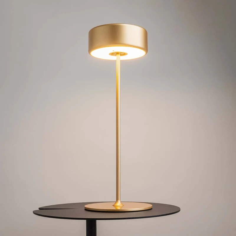 AI - Lampe nomade dimmable en acier et LED intégrée