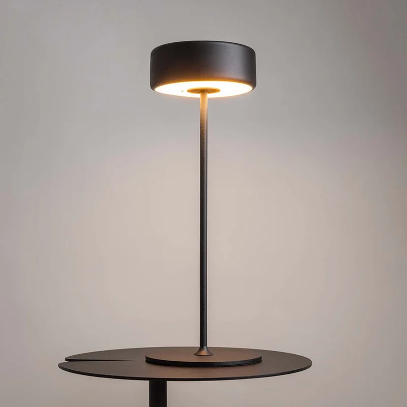 AI - Lampe nomade dimmable en acier et LED intégrée