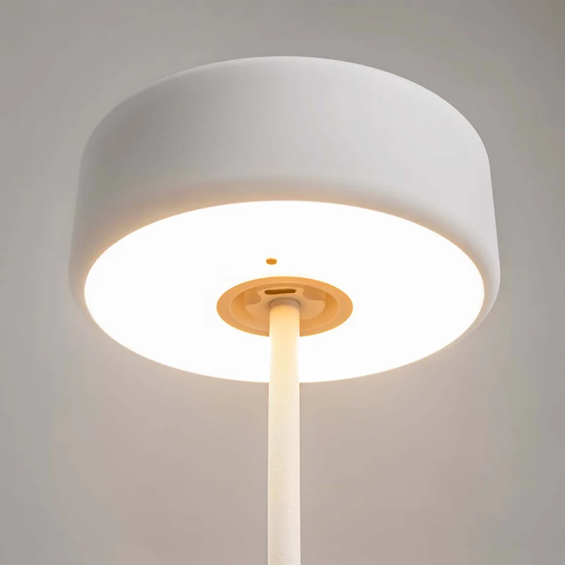 AI - Lampe nomade dimmable en acier et LED intégrée