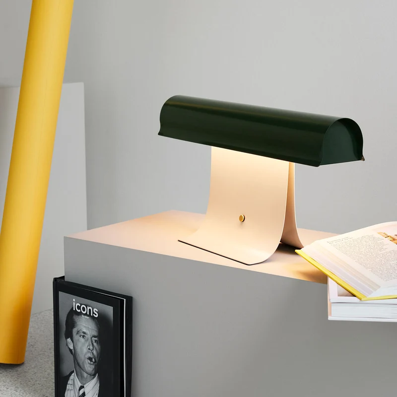 ARCHIVE - Lampe à poser en acier, style industriel