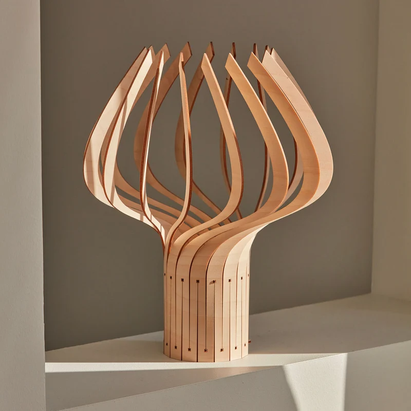 Kaputafunat - Lampe à poser en bouleau FSC et lin, style contemporain