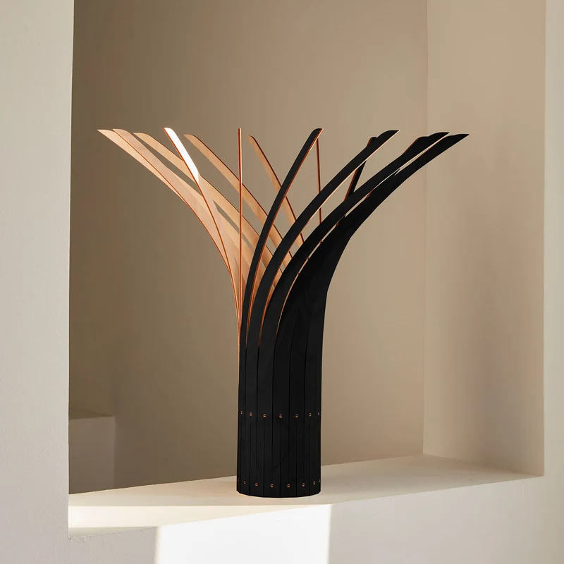 A Manitj - Lampe à poser en bouleau FSC et lin, style contemporain