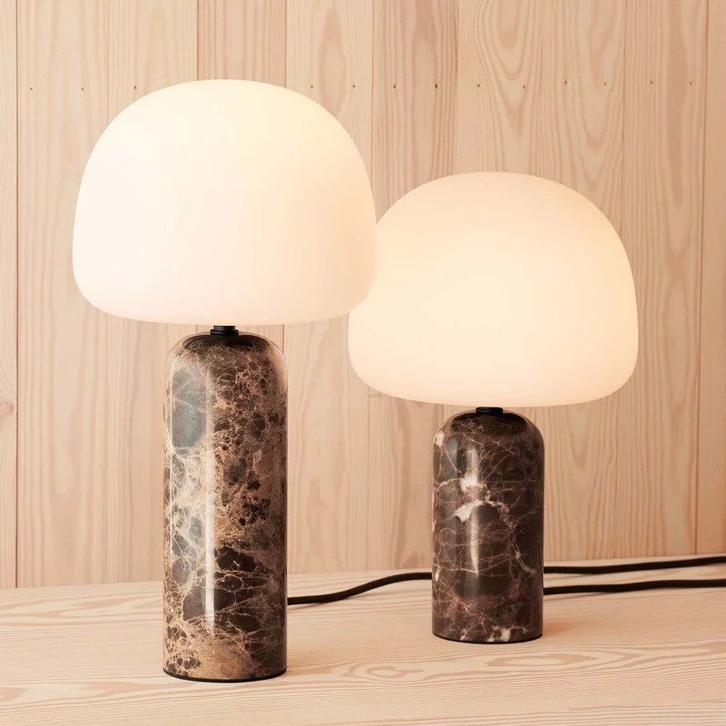 KIN - Lampe à poser en marbre brun et verre opalin, style scandinave
