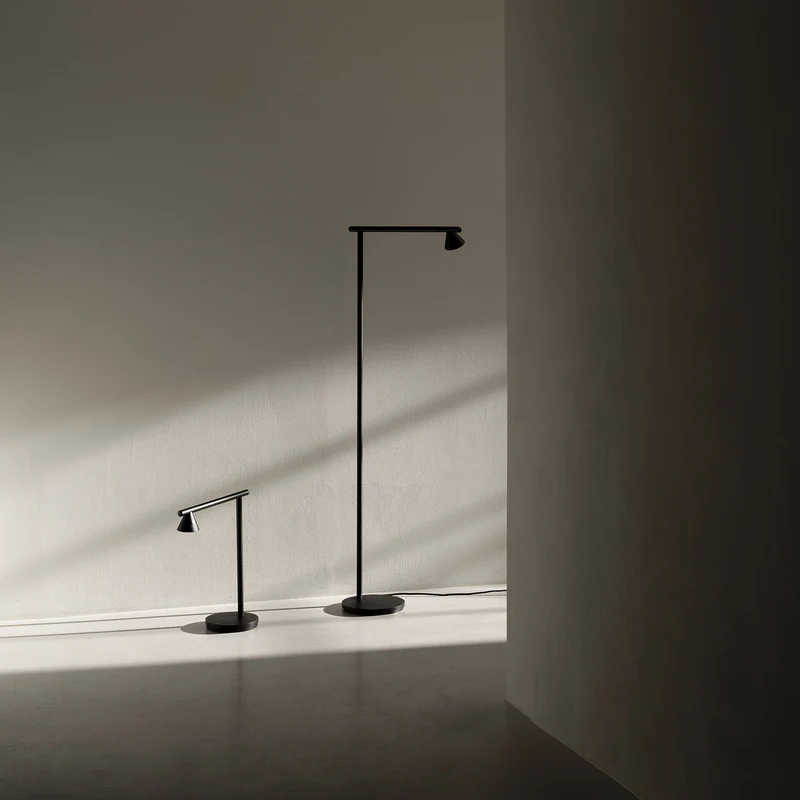 PROBE - Lampadaire LED contemporain en aluminium noir, hauteur 121 cm