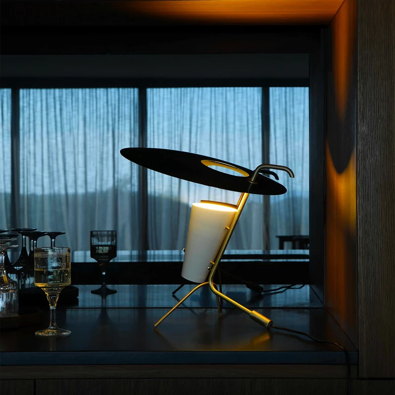 G24 - Lampe à poser en acier et laiton, style vintage