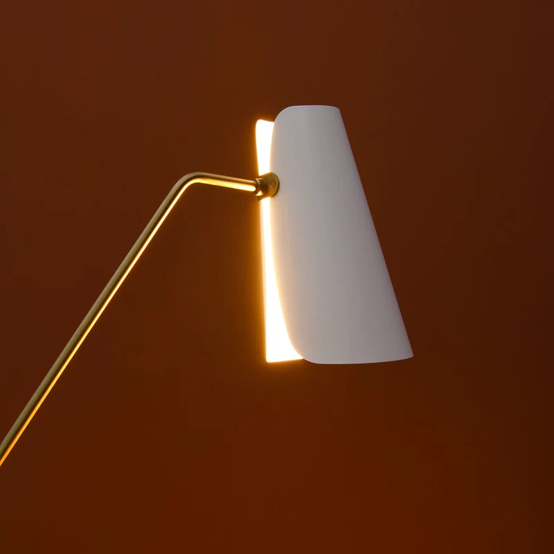 G21 - Lampadaire en acier et laiton, style vintage