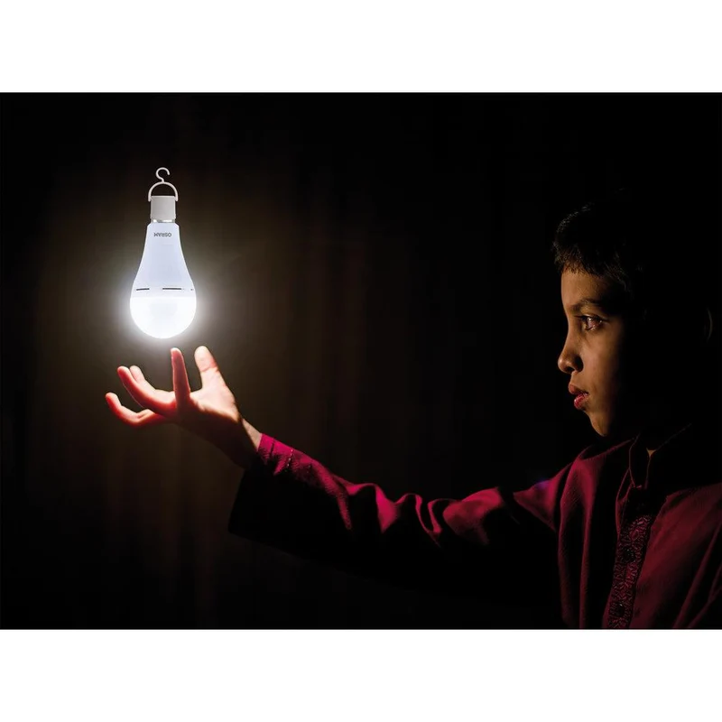 OSRAM LED Classic A 60 Lampada da campeggio / Luce di emergenza con batteria ricaricabile integrata (ex 60W) 8W Bianco caldo E27