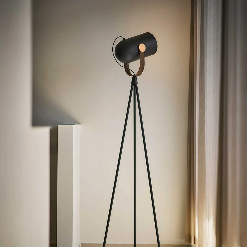 Model 362 Carronade - Lampadaire en acier et bois, style industriel