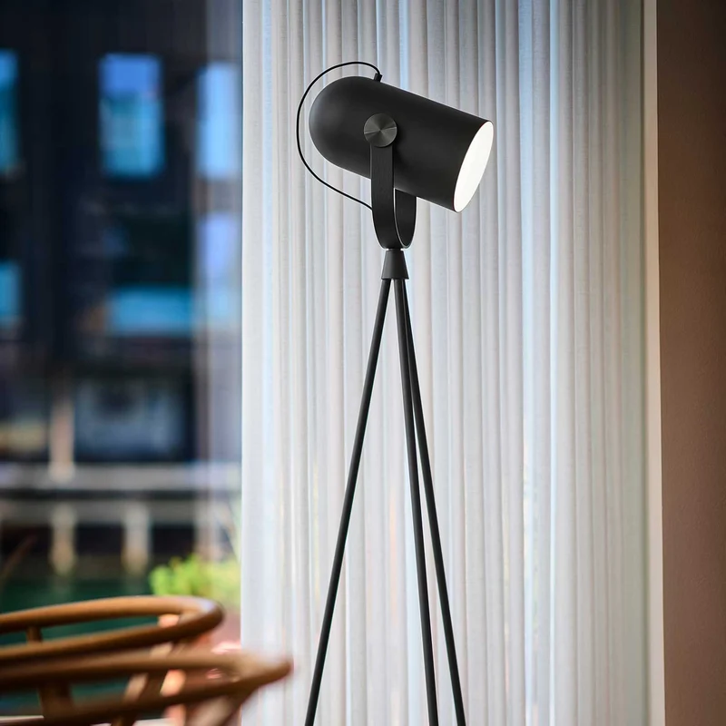 Model 362 Carronade - Lampadaire en acier et bois, style industriel