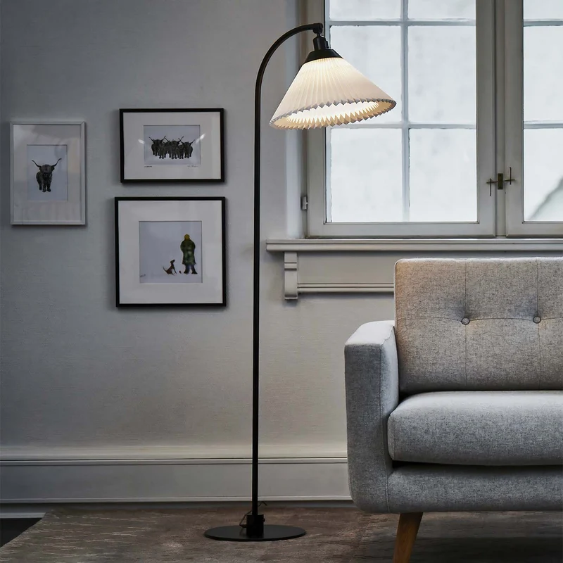 Model 368 - Lampadaire en acier et papier plissé, style scandinave