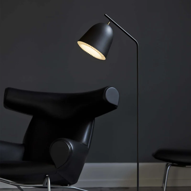 Model 355 Caché - Lampadaire en acier et papier plissé, style scandinave