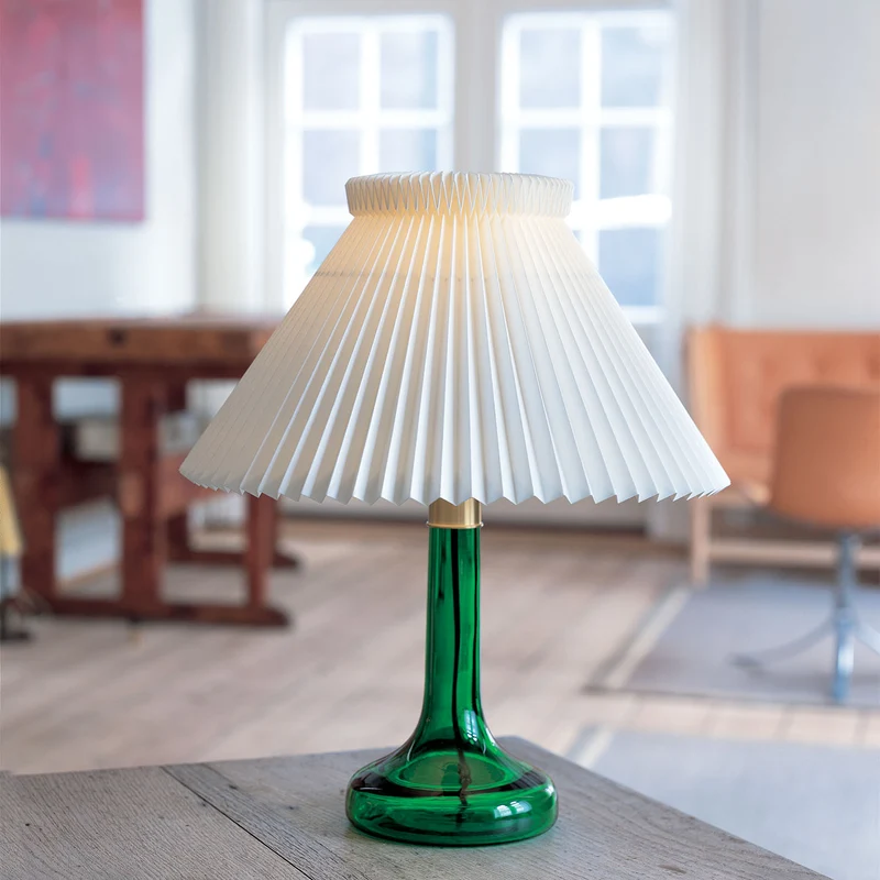 Model 343 - Lampe à poser en verre et papier plissé, style baroque