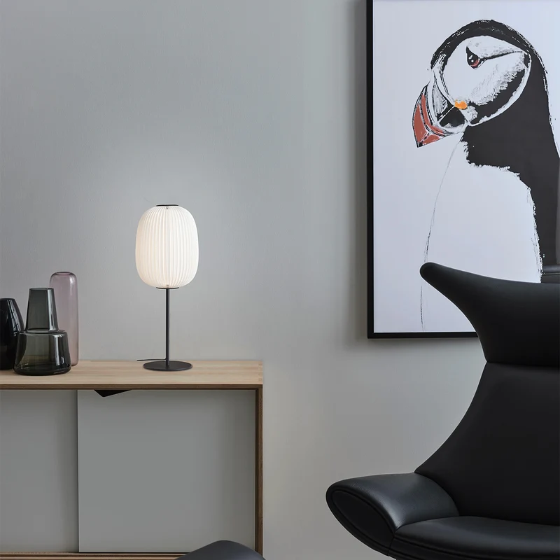 Model 335 Lamella - Lampe à poser en acier et PVC plissé, style scandinave