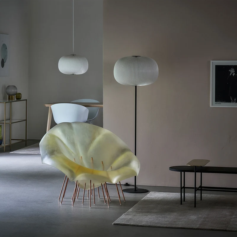 Model 332 Lamella - Lampadaire en acier et PVC plissé, style scandinave