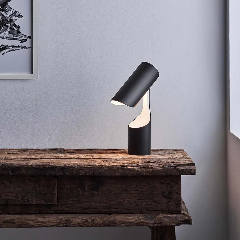 Model 353 Mutatio - Lampe à poser en acier laqué, style minimaliste