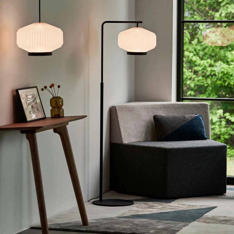 Model 386 Shibui - Lampadaire en acier et PVC plissé, style japandi