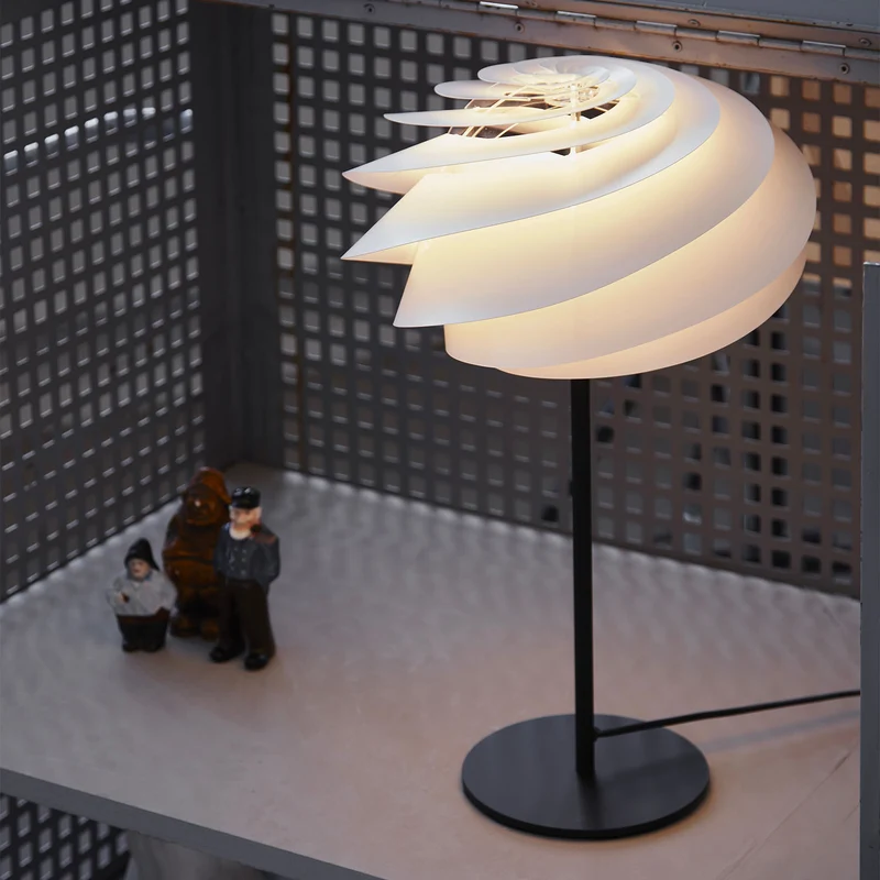 Model 331 Swirl - Lampe à poser en ABS plissé, style scandinave