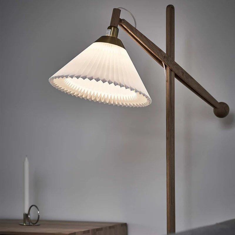 Model 325 - Lampadaire en bois et papier plissé, style scandinave