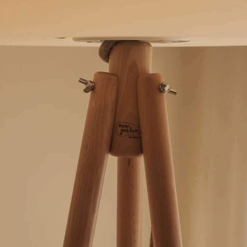 Lampada da terra con gambe in legno Chloe 140