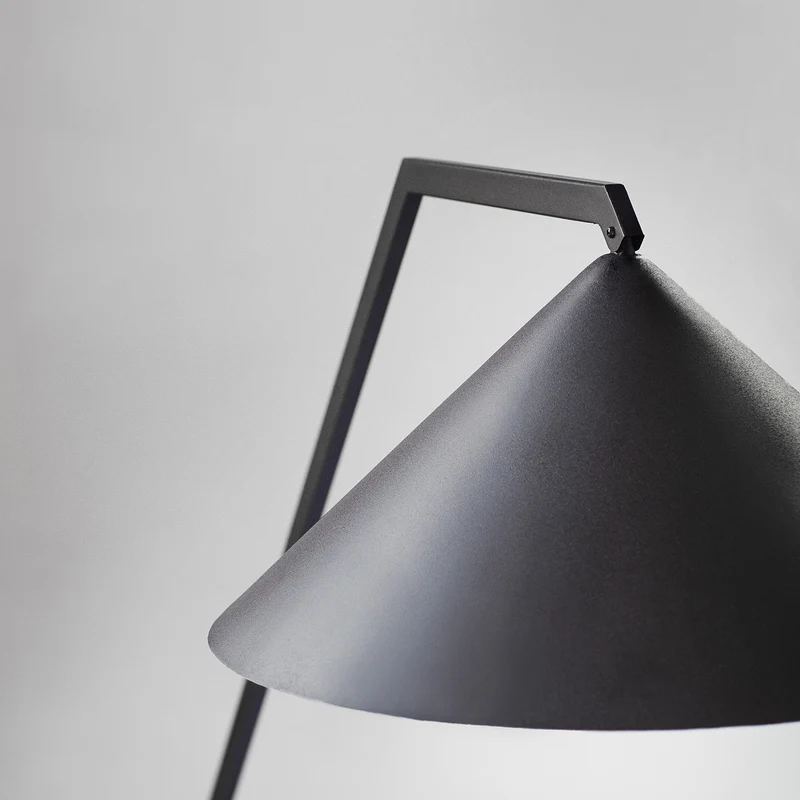 GEAR - Lampadaire en acier noir, style industriel