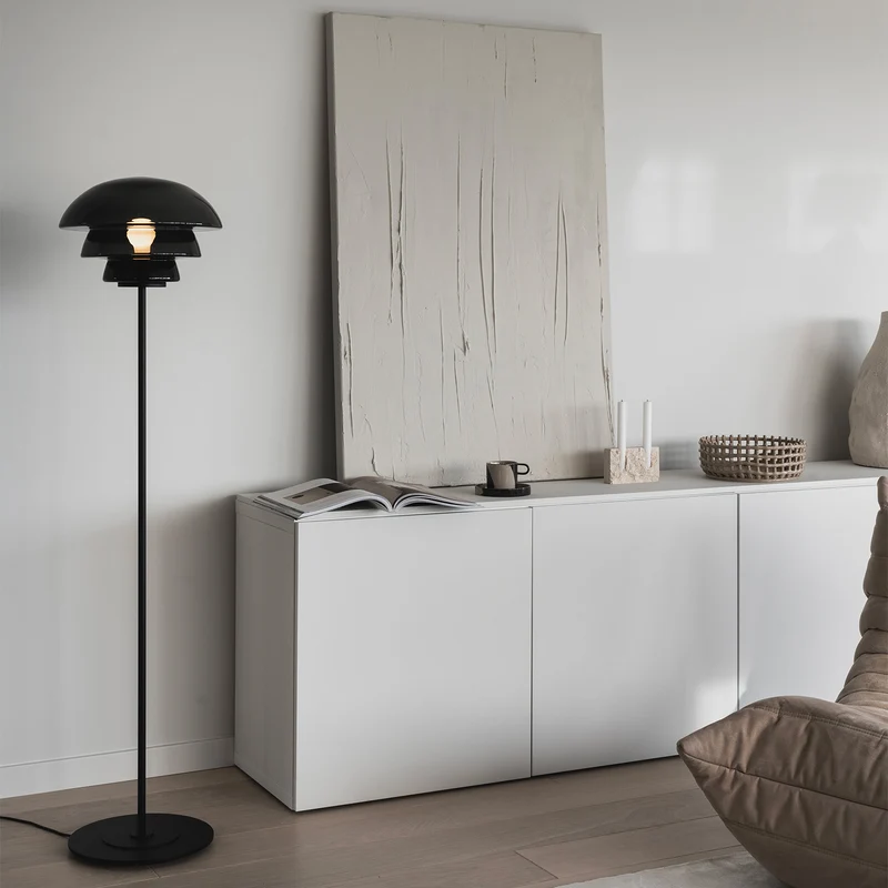 ARCHIVE 4006 - Lampadaire en verre soufflé et acier laqué, style scandinave