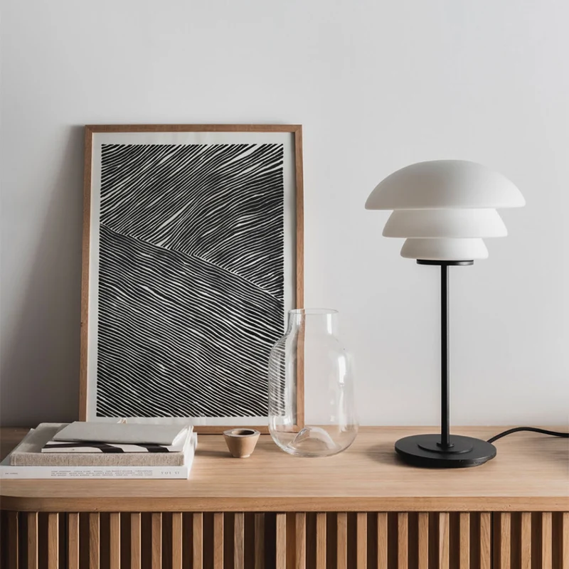 ARCHIVE 4006 - Lampe à poser en verre soufflé et acier laqué, style scandinave