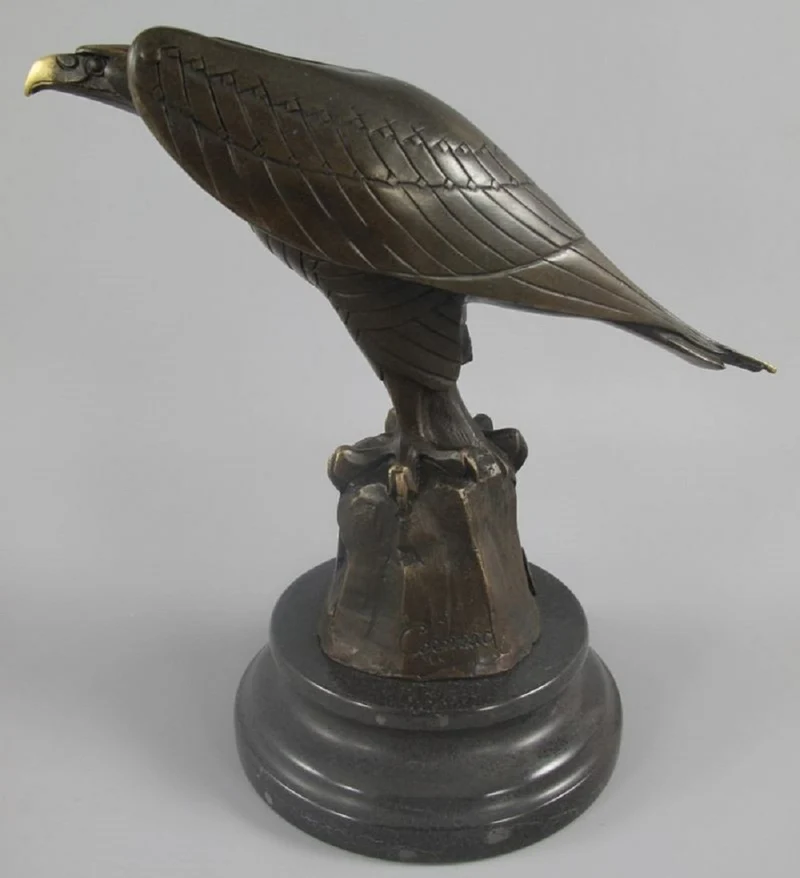 Casa Padrino Luxus Art Deco Bronze Figur Adler auf Felsen mit Marmorsockel Bronze / Gold / Schwarz 12 x 22 x H. 21 cm - Bronze Skulptur - Deko Figur - Deko Accessoires