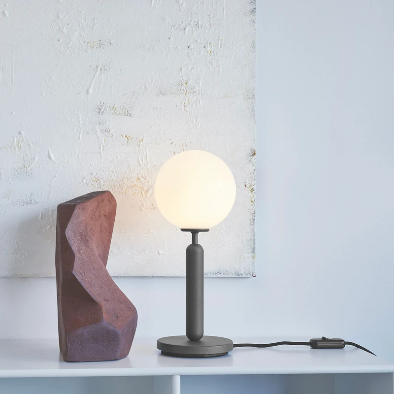 MIIRA Opal Table - Lampe à poser en verre opalin et acier, style Art déco