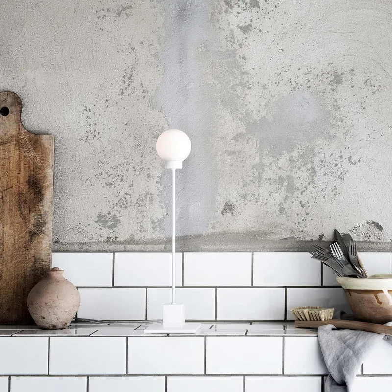SNOWBALL - Lampe à poser sur tige en acier, style minimaliste