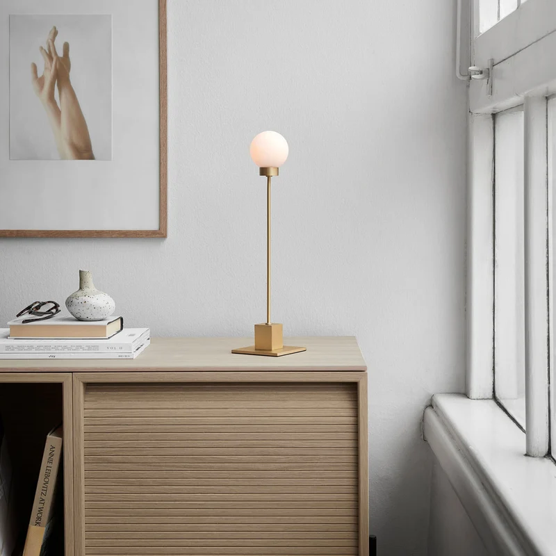 SNOWBALL - Lampe à poser sur tige en acier, style minimaliste