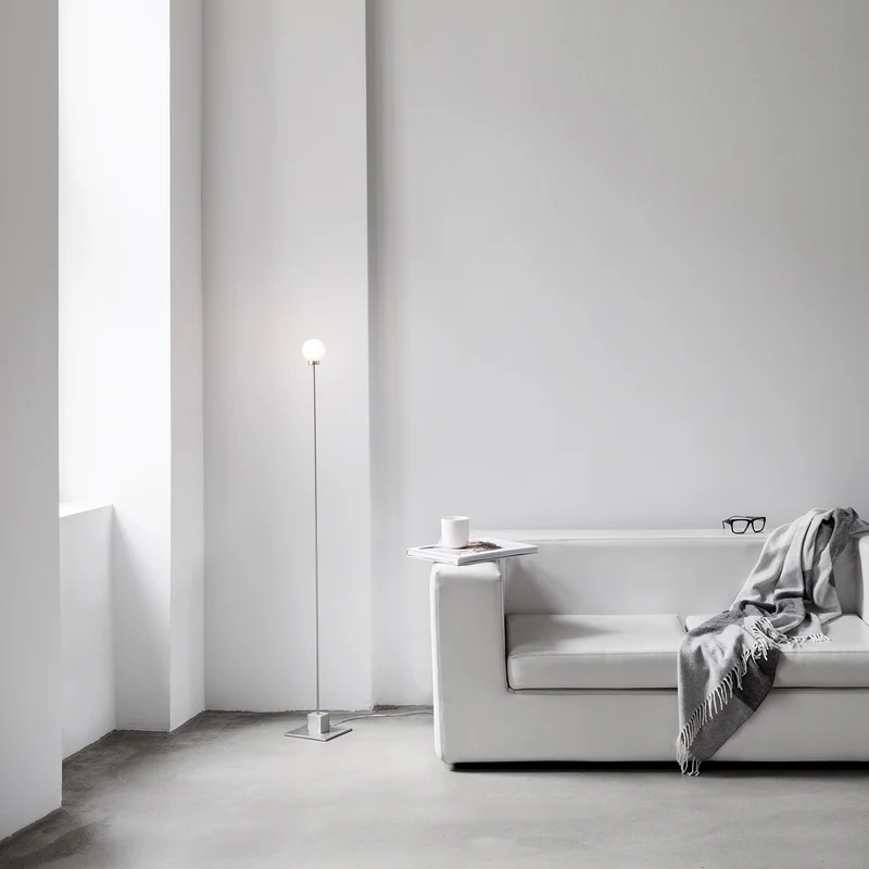 SNOWBALL - Lampadaire en acier et laiton, style minimaliste