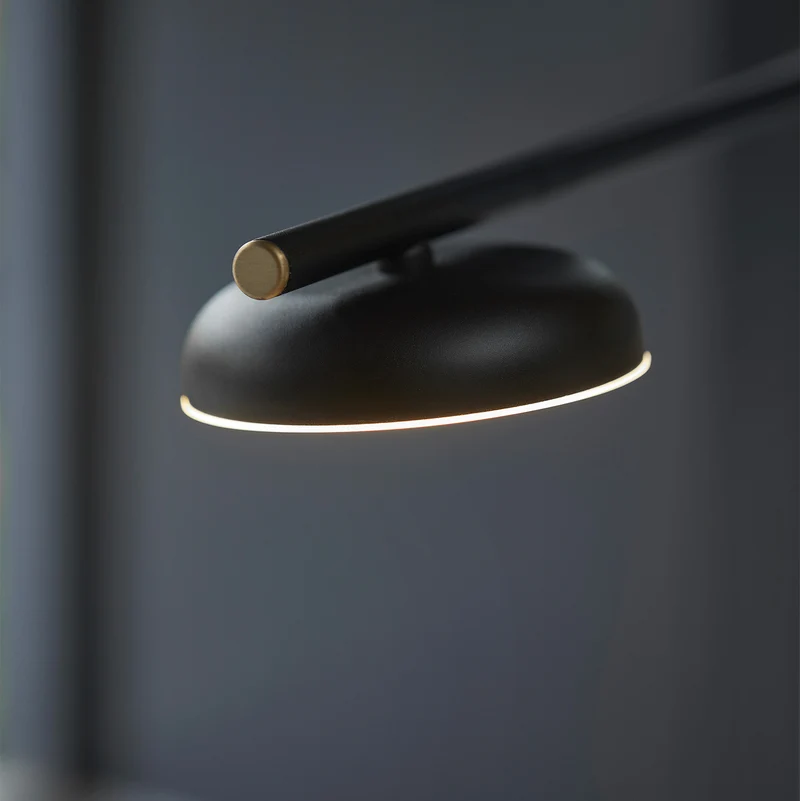 SALTO - Lampe à poser en acier, style contemporain