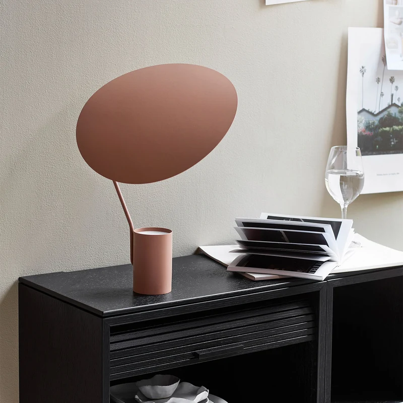 OMBRE - Lampe à poser en acier, style contemporain